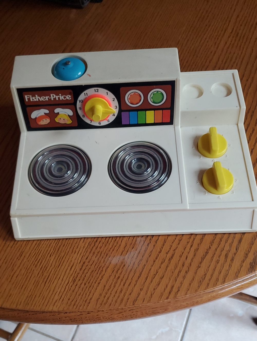 Fisher-Price White Toy Stove with Yellow and Blue Details